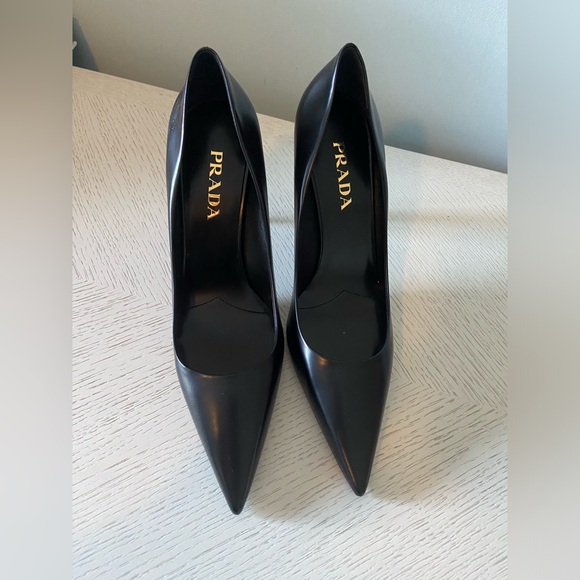 Prada Black Leather Pointed-Toe Pumps size 42 - Picture 4 of 14